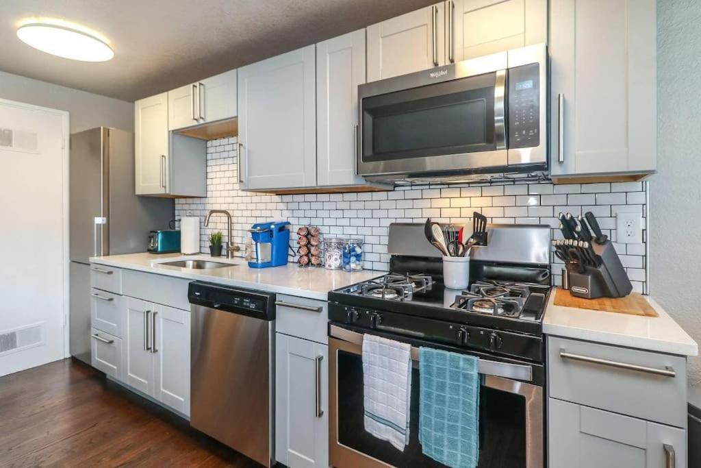 Villa Holly First Floor 2 King Beds Kansas City Esterno foto