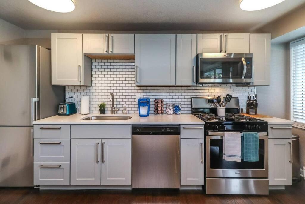 Villa Holly First Floor 2 King Beds Kansas City Esterno foto